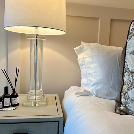 شقة The Noir Blanc Retreat At Ryedale House يورك المظهر الخارجي الصورة
