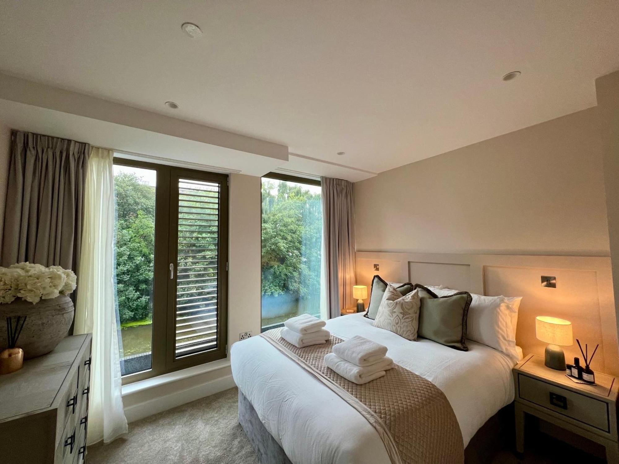 شقة The Noir Blanc Retreat At Ryedale House يورك المظهر الخارجي الصورة