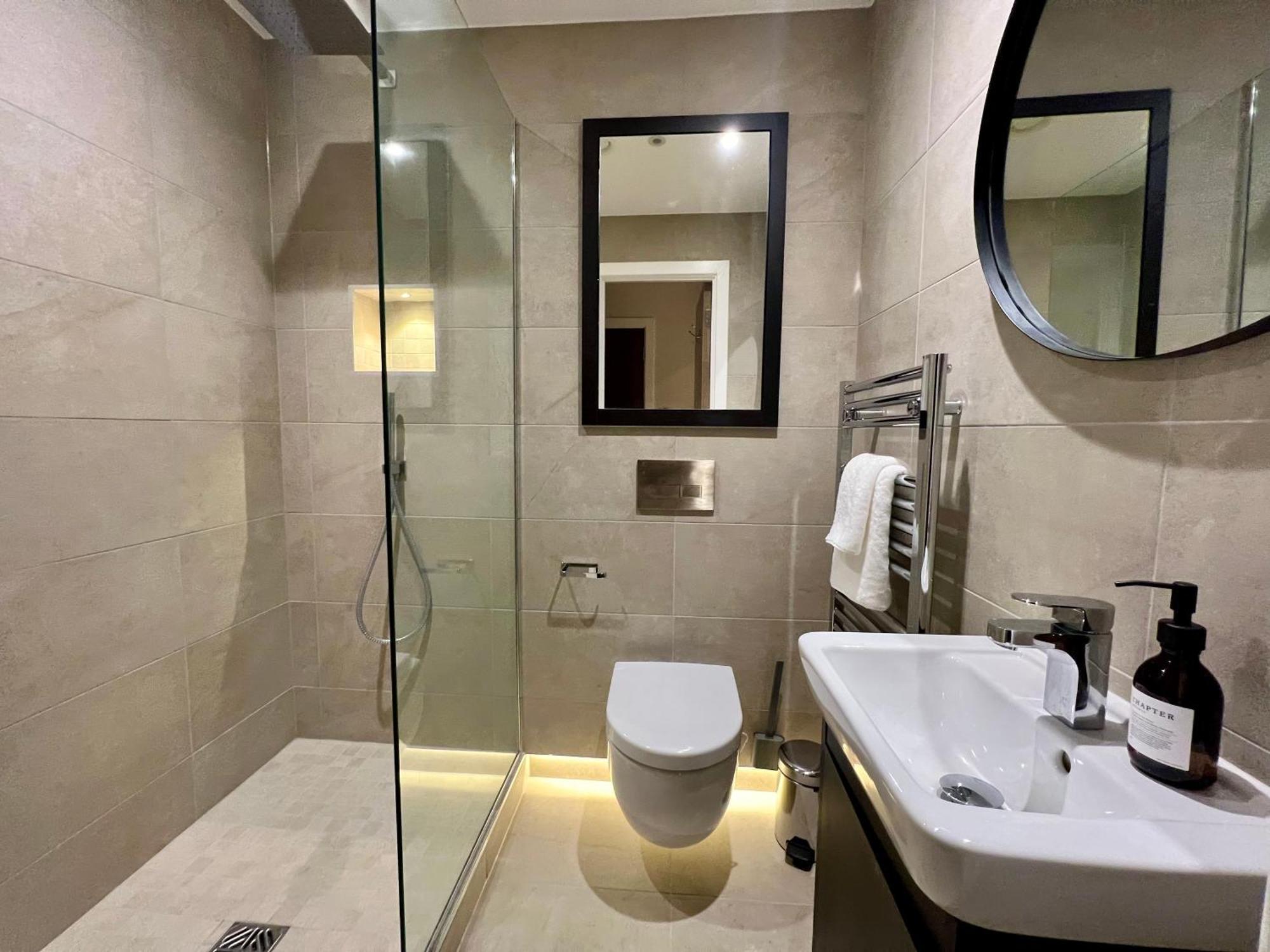 شقة The Noir Blanc Retreat At Ryedale House يورك المظهر الخارجي الصورة