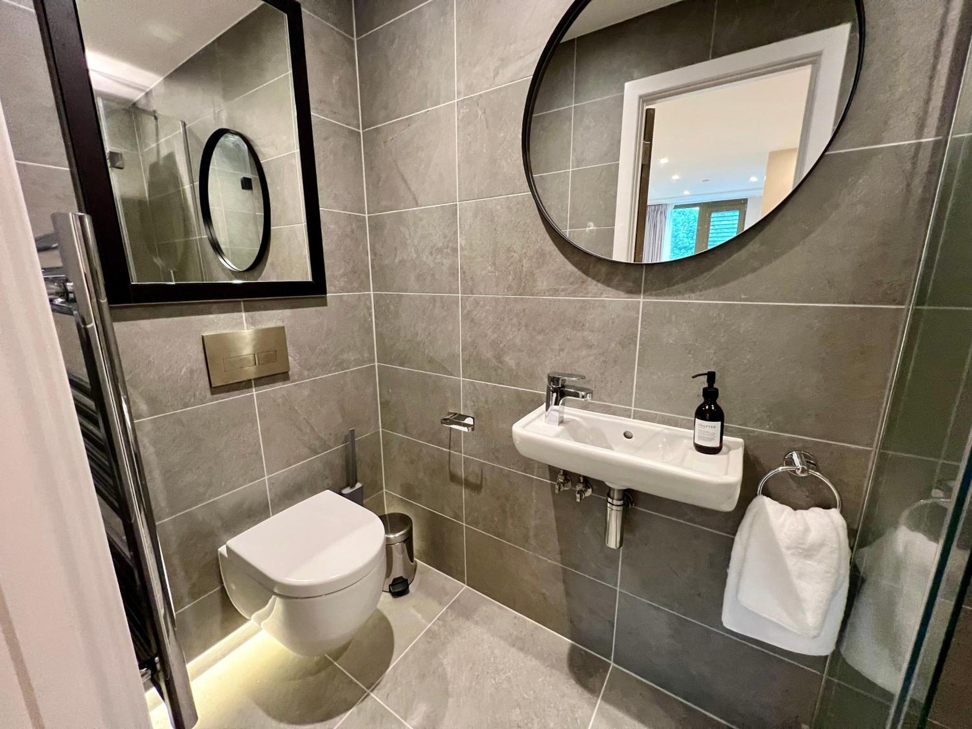 شقة The Noir Blanc Retreat At Ryedale House يورك المظهر الخارجي الصورة