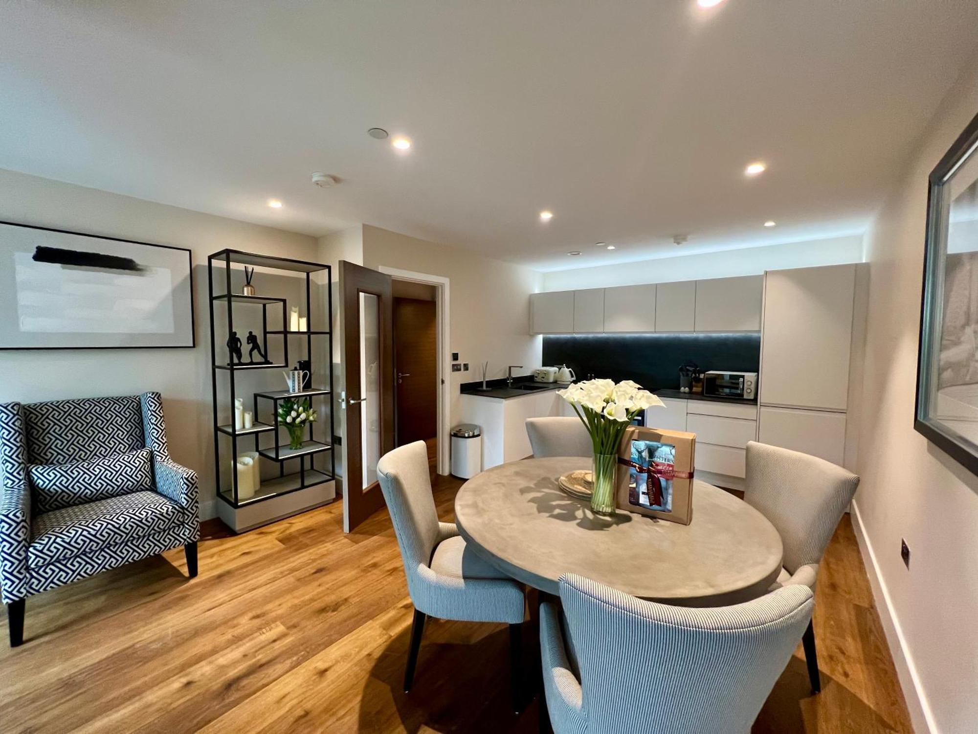شقة The Noir Blanc Retreat At Ryedale House يورك المظهر الخارجي الصورة